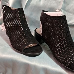 American Eagle sandals